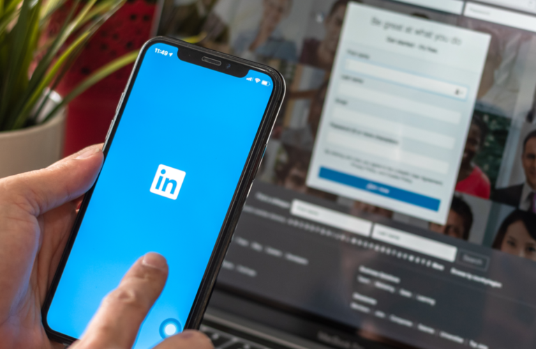 Houd je LinkedIn-profiel bij.